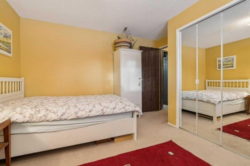 431 Maplewood Drive Se, Diamond Valley, AB - Indoor Photo Showing Bedroom