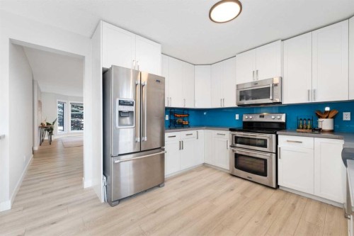 103 Sunset Place, Okotoks, AB - Indoor Photo Showing Kitchen With Stainless Steel Kitchen