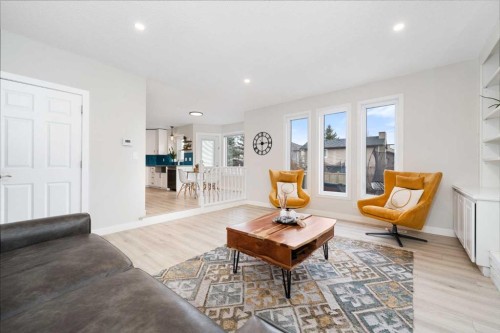 103 Sunset Place, Okotoks, AB - Indoor Photo Showing Living Room