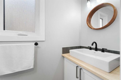 103 Sunset Place, Okotoks, AB - Indoor Photo Showing Bathroom