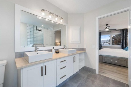 103 Sunset Place, Okotoks, AB - Indoor Photo Showing Bathroom