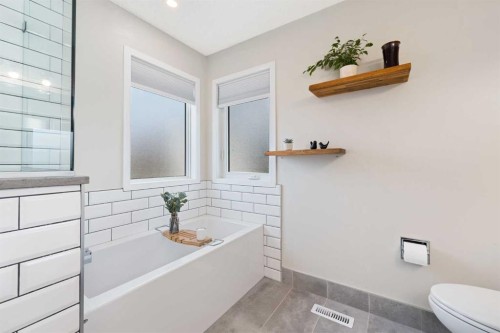 103 Sunset Place, Okotoks, AB - Indoor Photo Showing Bathroom