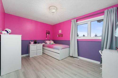 103 Sunset Place, Okotoks, AB - Indoor Photo Showing Bedroom