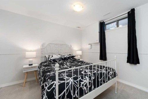 103 Sunset Place, Okotoks, AB - Indoor Photo Showing Bedroom
