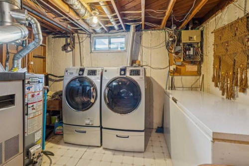 2048 33 Street Se, Calgary, AB - Indoor Photo Showing Laundry Room