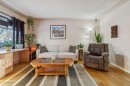 2048 33 Street Se, Calgary, AB  - Indoor Photo Showing Living Room 