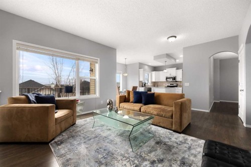 21 Cresthaven Way Sw, Calgary, AB - Indoor Photo Showing Living Room