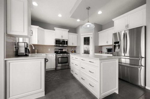 21 Cresthaven Way Sw, Calgary, AB - Indoor Photo Showing Kitchen With Upgraded Kitchen
