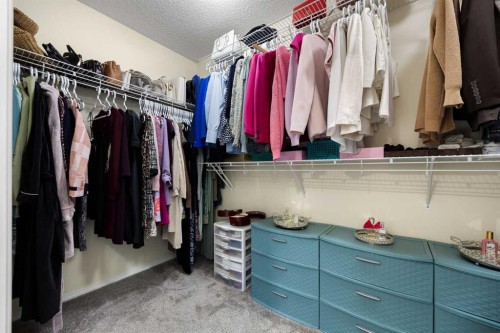 21 Cresthaven Way Sw, Calgary, AB - Indoor With Storage