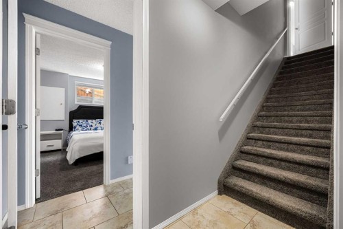21 Cresthaven Way Sw, Calgary, AB - Indoor Photo Showing Other Room
