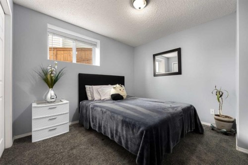 21 Cresthaven Way Sw, Calgary, AB - Indoor Photo Showing Bedroom