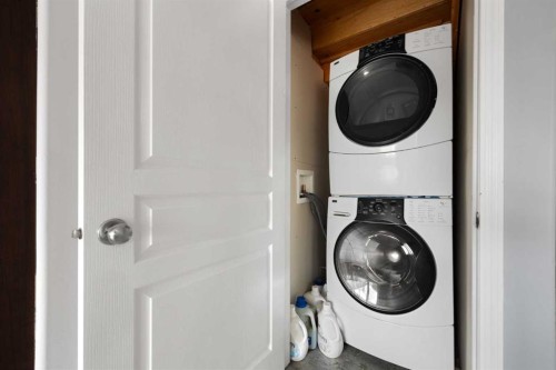 21 Cresthaven Way Sw, Calgary, AB - Indoor Photo Showing Laundry Room