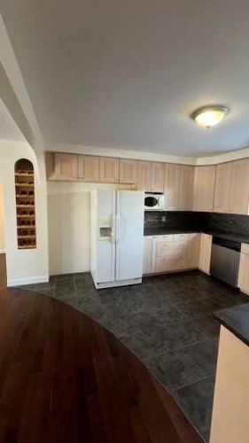 1116 37 Street Se, Calgary, AB - Indoor Photo Showing Kitchen