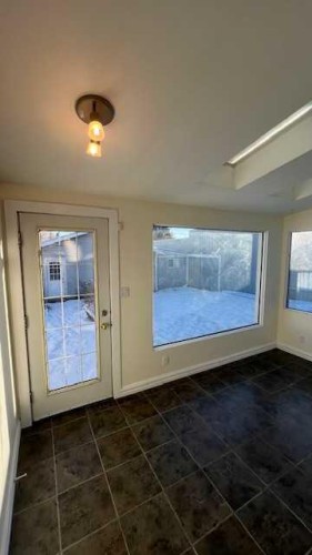 1116 37 Street Se, Calgary, AB - Indoor Photo Showing Other Room
