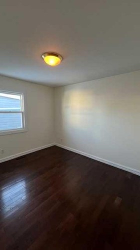 1116 37 Street Se, Calgary, AB - Indoor Photo Showing Other Room
