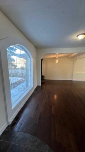 1116 37 Street Se, Calgary, AB - Indoor Photo Showing Other Room