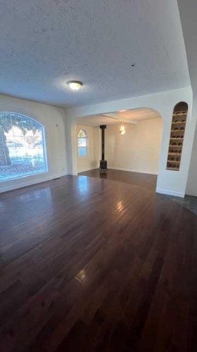 1116 37 Street Se, Calgary, AB - Indoor Photo Showing Other Room