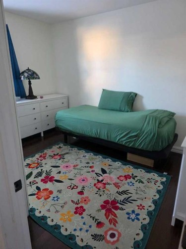 1116 37 Street Se, Calgary, AB - Indoor Photo Showing Bedroom