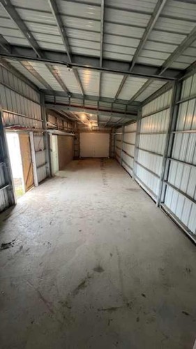 1116 37 Street Se, Calgary, AB - Indoor Photo Showing Garage