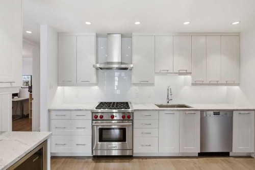 3449 Lane Crescent Sw, Calgary, AB - Indoor Photo Showing Kitchen With Upgraded Kitchen