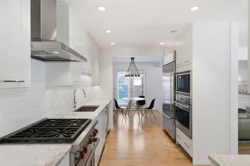 3449 Lane Crescent Sw, Calgary, AB - Indoor Photo Showing Kitchen With Upgraded Kitchen