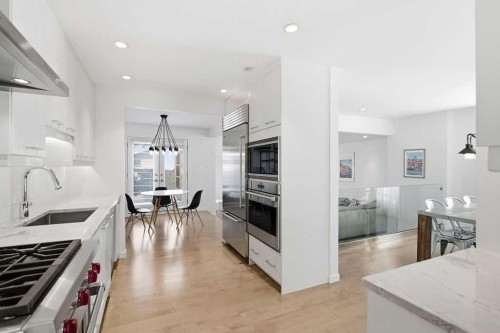 3449 Lane Crescent Sw, Calgary, AB - Indoor Photo Showing Kitchen With Upgraded Kitchen