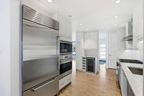 3449 Lane Crescent Sw, Calgary, AB - Indoor Photo Showing Kitchen With Upgraded Kitchen