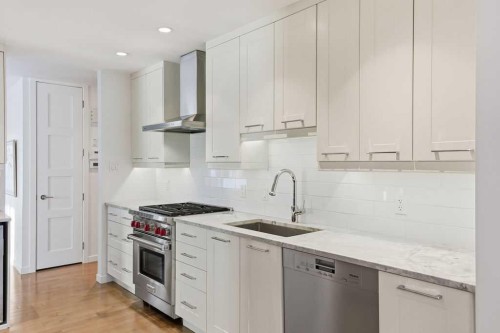 3449 Lane Crescent Sw, Calgary, AB - Indoor Photo Showing Kitchen With Upgraded Kitchen