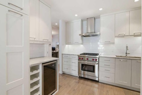 3449 Lane Crescent Sw, Calgary, AB - Indoor Photo Showing Kitchen With Upgraded Kitchen