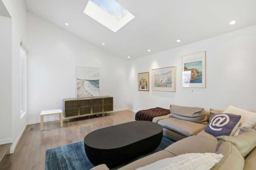 3449 Lane Crescent Sw, Calgary, AB - Indoor Photo Showing Other Room