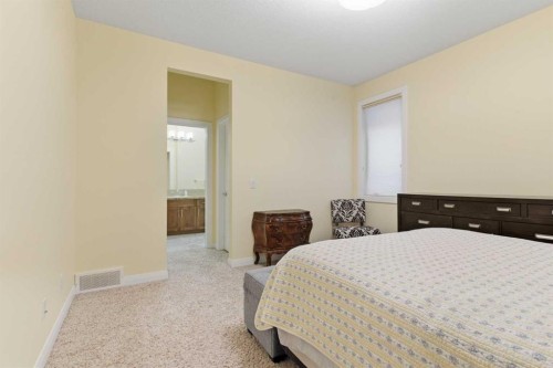 171 Evanswood Circle Nw, Calgary, AB - Indoor Photo Showing Bedroom