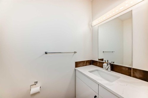 170 Panamount Road Nw, Calgary, AB - Indoor Photo Showing Bathroom