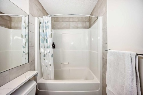 170 Panamount Road Nw, Calgary, AB - Indoor Photo Showing Bathroom