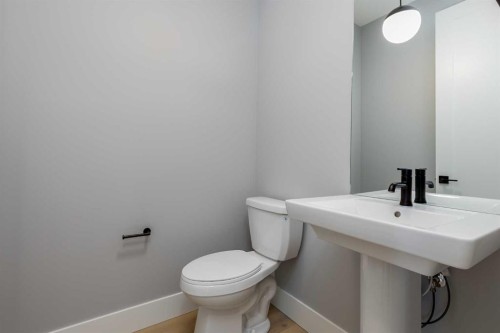 1209 Coopers Drive Sw, Airdrie, AB - Indoor Photo Showing Bathroom