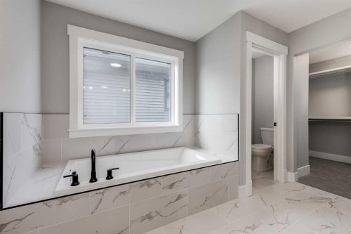 1209 Coopers Drive Sw, Airdrie, AB - Indoor Photo Showing Bathroom