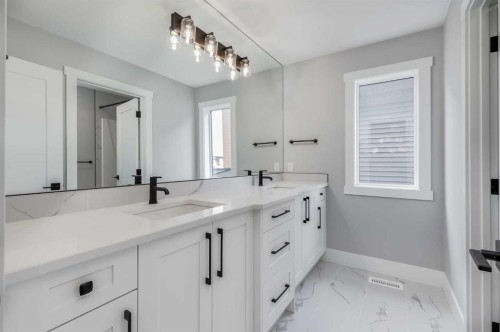 1209 Coopers Drive Sw, Airdrie, AB - Indoor Photo Showing Bathroom