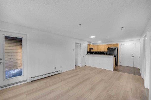 222-428 Chaparral Ravine View Se, Calgary, AB - Indoor Photo Showing Kitchen