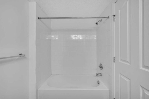 222-428 Chaparral Ravine View Se, Calgary, AB - Indoor Photo Showing Bathroom