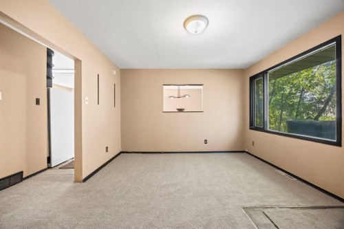 8039 36 Avenue Nw, Calgary, AB - Indoor Photo Showing Other Room