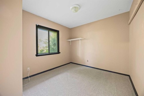 8039 36 Avenue Nw, Calgary, AB - Indoor Photo Showing Other Room