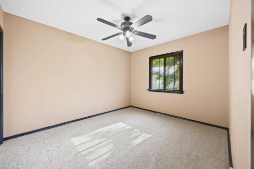 8039 36 Avenue Nw, Calgary, AB - Indoor Photo Showing Other Room