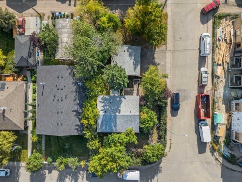 8039 36 Avenue Nw, Calgary, AB - Outdoor