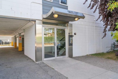 302-2602 14A Street Sw, Calgary, AB - Outdoor With Exterior