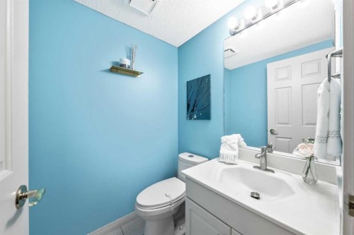 135 Westridge Close, Okotoks, AB - Indoor Photo Showing Bathroom
