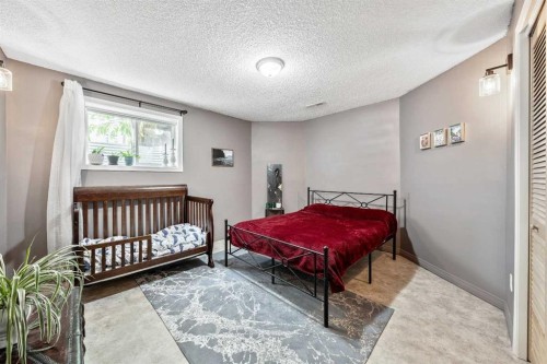 135 Westridge Close, Okotoks, AB - Indoor Photo Showing Bedroom