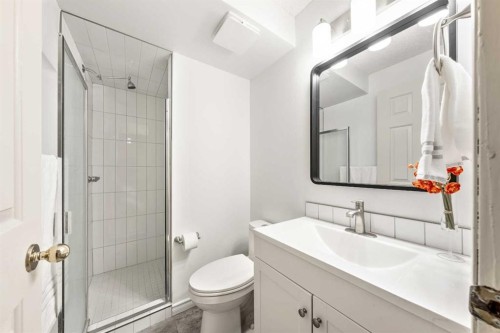 135 Westridge Close, Okotoks, AB - Indoor Photo Showing Bathroom