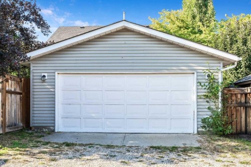 135 Westridge Close, Okotoks, AB - Outdoor