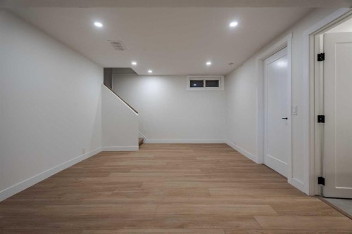 1024 Hunterston Place Nw, Calgary, AB - Indoor