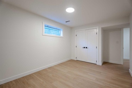 1024 Hunterston Place Nw, Calgary, AB - Indoor Photo Showing Other Room