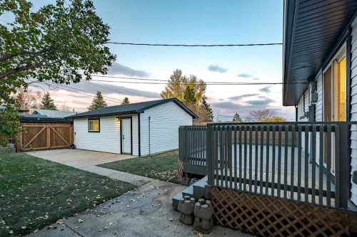 1024 Hunterston Place Nw, Calgary, AB - Outdoor With Exterior